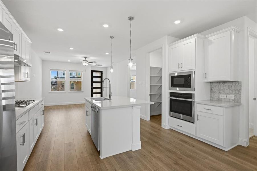 1121 Beautyberry Lane ~ Ready Now 1121 Beautyberry Lane ~ Ready Now