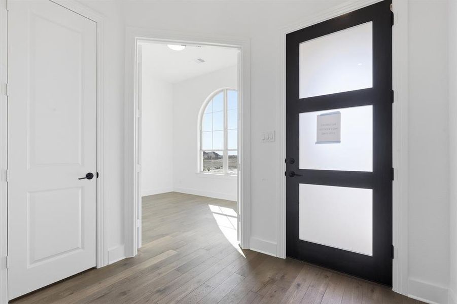Spacious, unfurnished interior of a new home in Tavolo Park, Fort Worth (Image 14). Spacious, unfurnished interior of a new home in Tavolo Park, Fort Worth (Image 14).