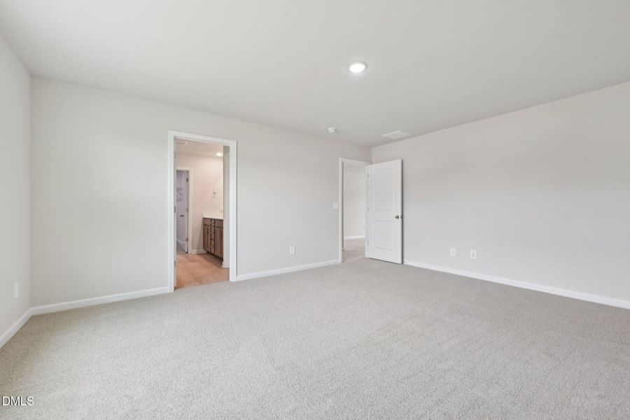 32-web-or-mls-Oak Manor - Raleigh - 716