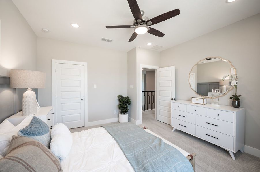 Representative furnished interior of a home built from the Verdin by Tri Pointe Homes in Pecan Ridge, Fulshear (Image 15).
