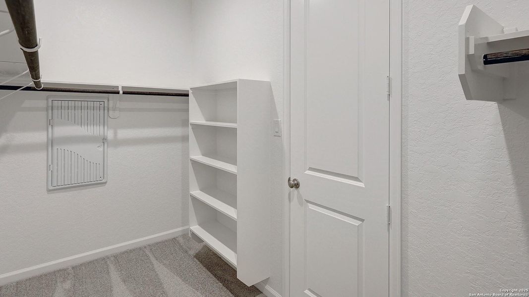 Spacious, unfurnished interior of a new home in Haby Hill 50', San Antonio (Image 22). Spacious, unfurnished interior of a new home in Haby Hill 50', San Antonio (Image 22).