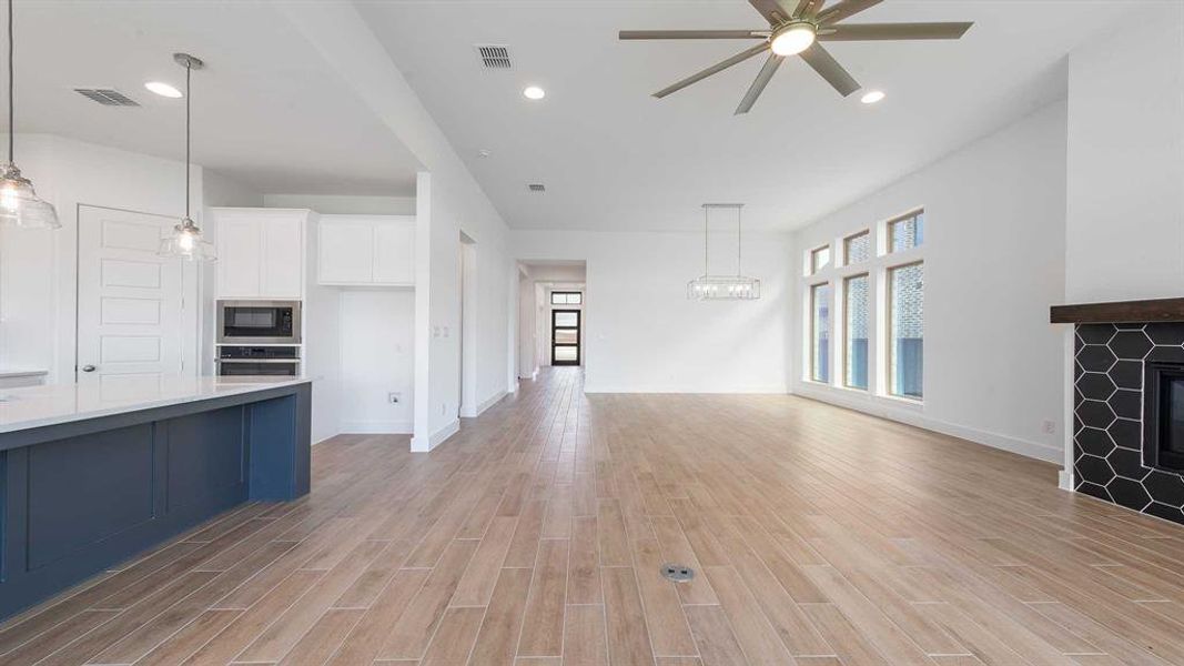 Spacious, unfurnished interior of a new home in Trinity Falls 60', McKinney (Image 18). Spacious, unfurnished interior of a new home in Trinity Falls 60', McKinney (Image 18).