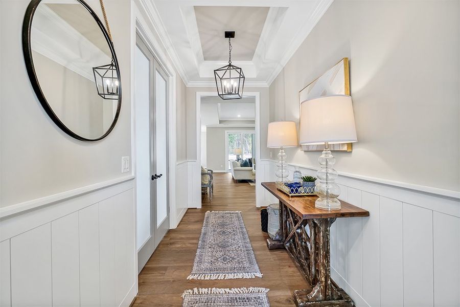 Lumina Island, Foyer