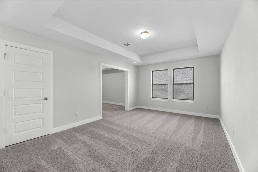 Spacious, unfurnished interior of a new home in Lago Mar, Texas City (Image 17).