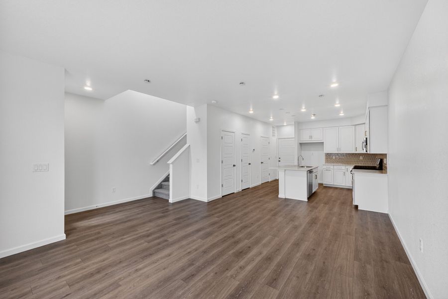 Spacious, unfurnished interior of a new home in Parterre, Thornton (Image 11).