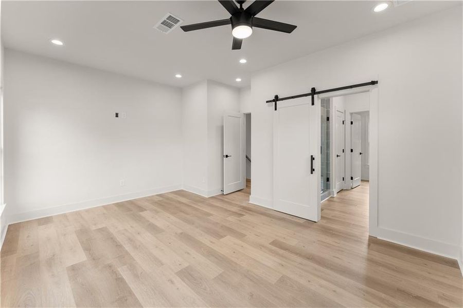 Spacious, unfurnished interior of a new home in , Gainesville (Image 22).