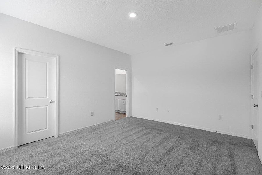 Spacious, unfurnished interior of a new home in Coopers Meadow, Jacksonville (Image 26).
