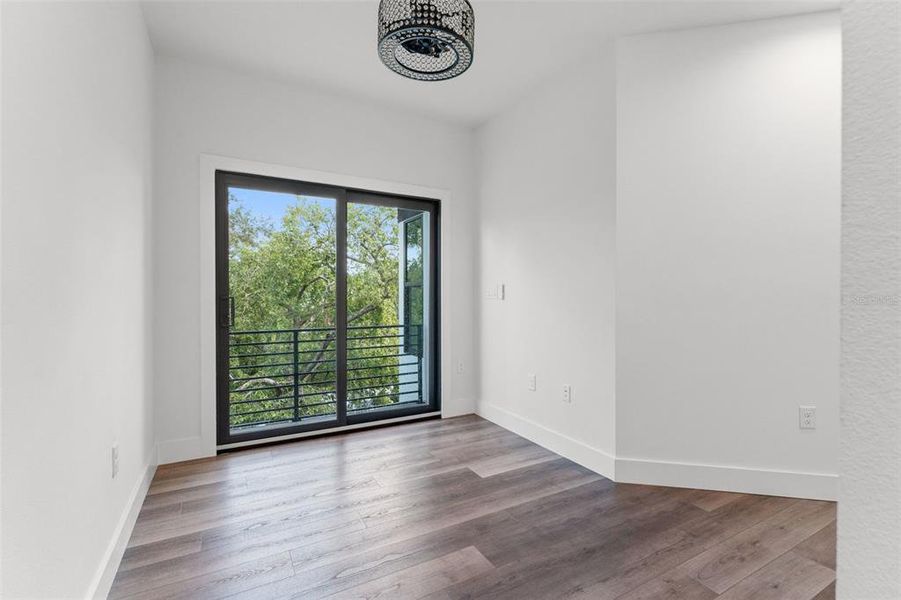 Spacious, unfurnished interior of a new home in , Tampa (Image 24).