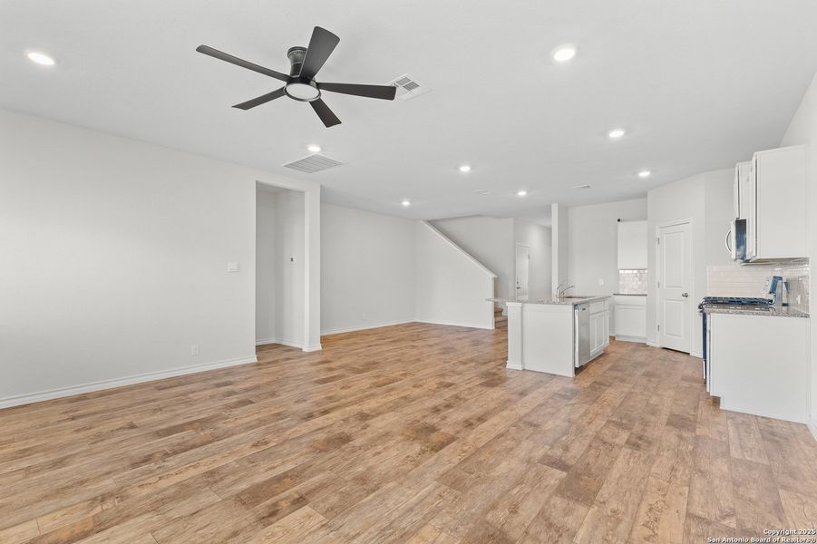 Spacious, unfurnished interior of a new home in Brookstone Creek, San Antonio (Image 21).