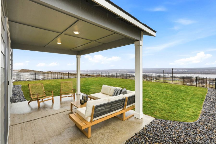 Exterior details and patio area of a home in Upland Meadows, Hermiston (Image 23).