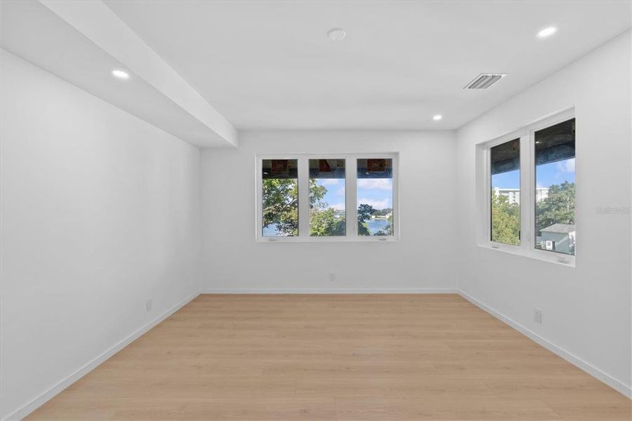 Spacious, unfurnished interior of a new home in , Clearwater (Image 30).