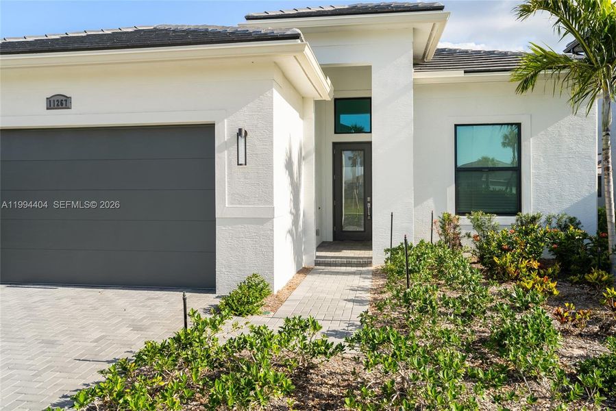 Exterior details and patio area of a home in , Port St. Lucie (Image 4).