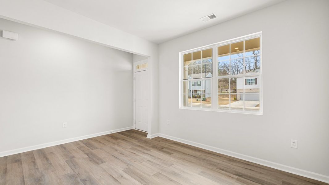 Spacious, unfurnished interior of a new home in Oakleigh Glen, Dallas (Image 14).