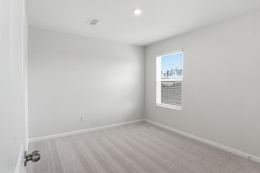 Spacious, unfurnished interior of a new home in Sanctuary Cove at Cane Bay, Summerville (Image 17).