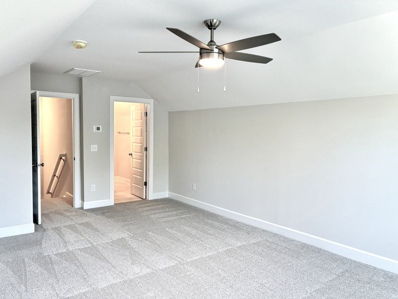 Spacious, unfurnished interior of a new home in Holly Ridge, Greenville (Image 21). Spacious, unfurnished interior of a new home in Holly Ridge, Greenville (Image 21).