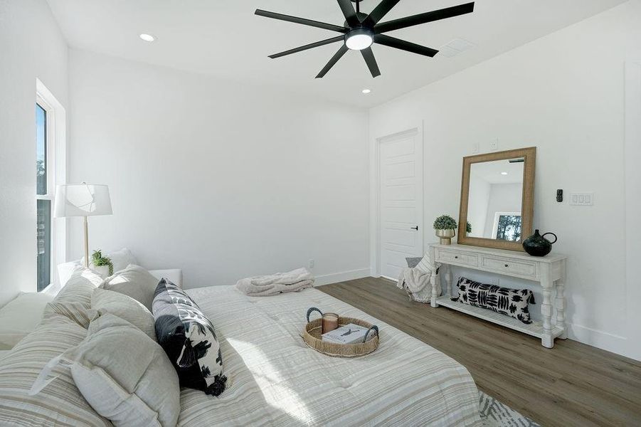 Furnished interior view inside a new home in , Conroe (Image 15).