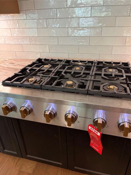 Cooking is a breeze in the Gas Cooktop in primary kitchen (another is in prep kitchen) Cooking is a breeze in the Gas Cooktop in primary kitchen (another is in prep kitchen)