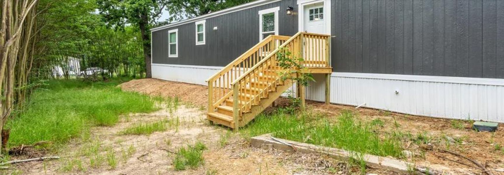 Exterior details and patio area of a home in , Mabank (Image 1). Exterior details and patio area of a home in , Mabank (Image 1).