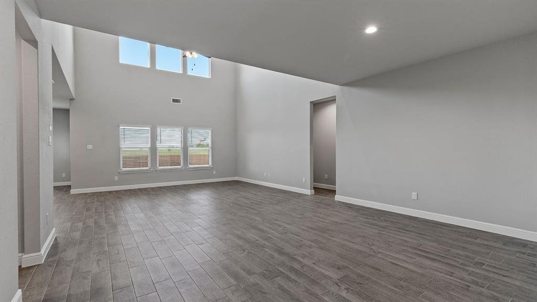 Spacious, unfurnished interior of a new home in Sandstone Estates, Granbury (Image 25).