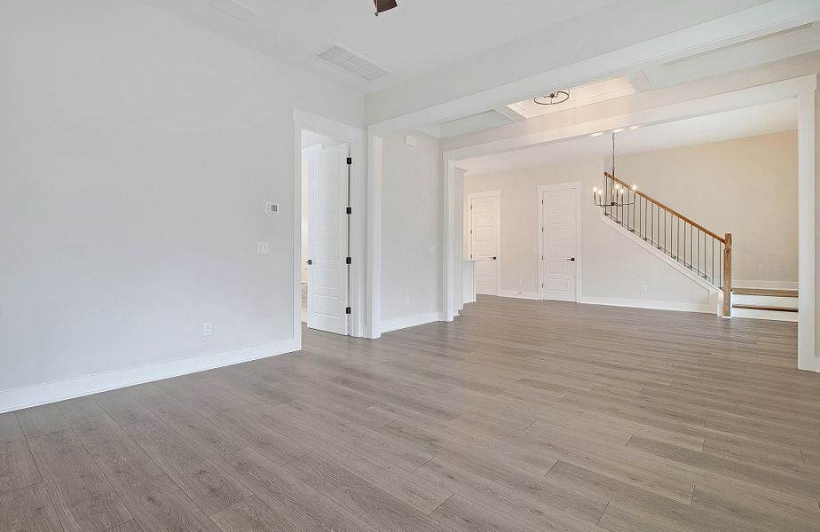 Spacious, unfurnished interior of a new home in Harbor Oaks Marina, Myrtle Beach (Image 9).