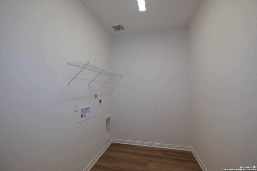 Spacious, unfurnished interior of a new home in Paloma Park, Converse (Image 22). Spacious, unfurnished interior of a new home in Paloma Park, Converse (Image 22).