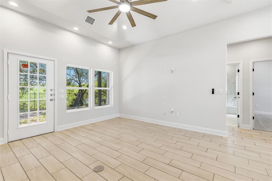 Spacious, unfurnished interior of a new home in , San Antonio (Image 19).