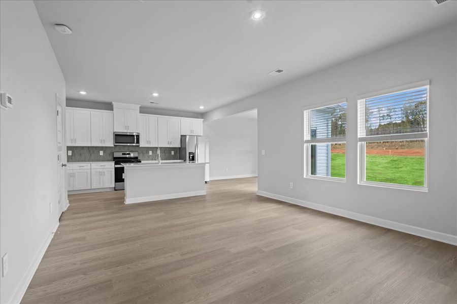 Spacious, unfurnished interior of a new home in Creek Ridge - Heritage Collection, Spartanburg (Image 12).