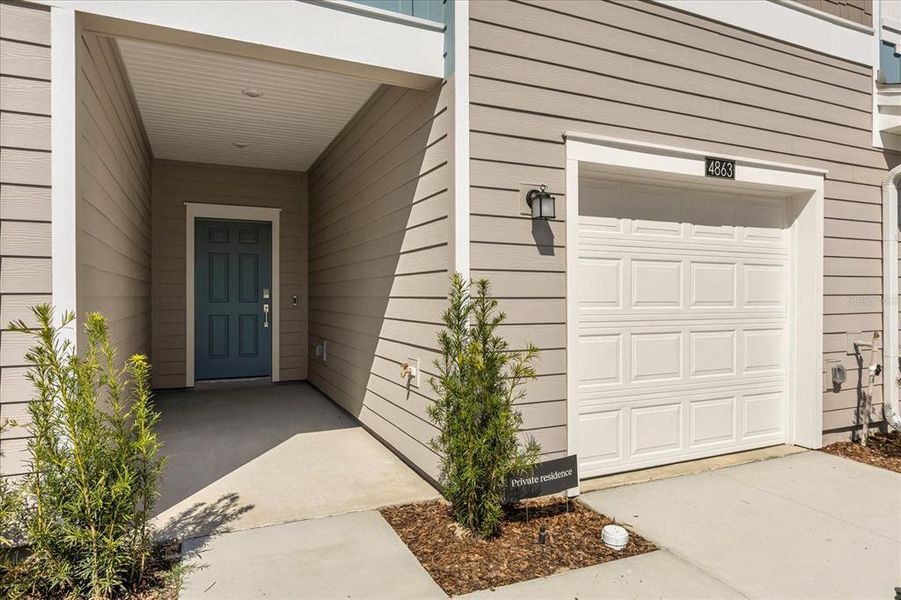Exterior details and patio area of a home in , Ocala (Image 4).