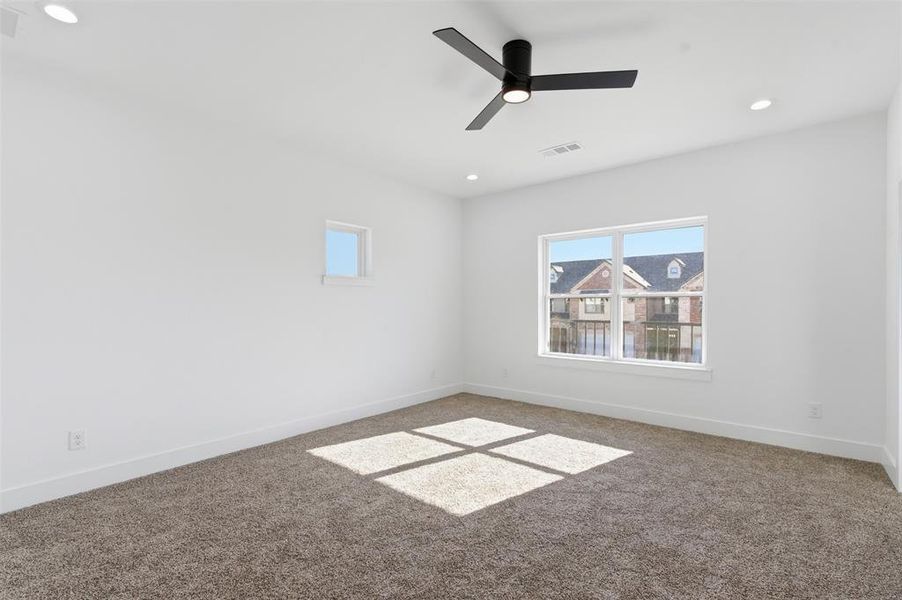 Spacious, unfurnished interior of a new home in , Grand Prairie (Image 16).