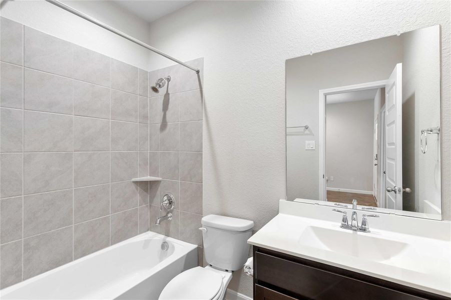 Furnished interior view inside a new home in , Anahuac (Image 13). Furnished interior view inside a new home in , Anahuac (Image 13).