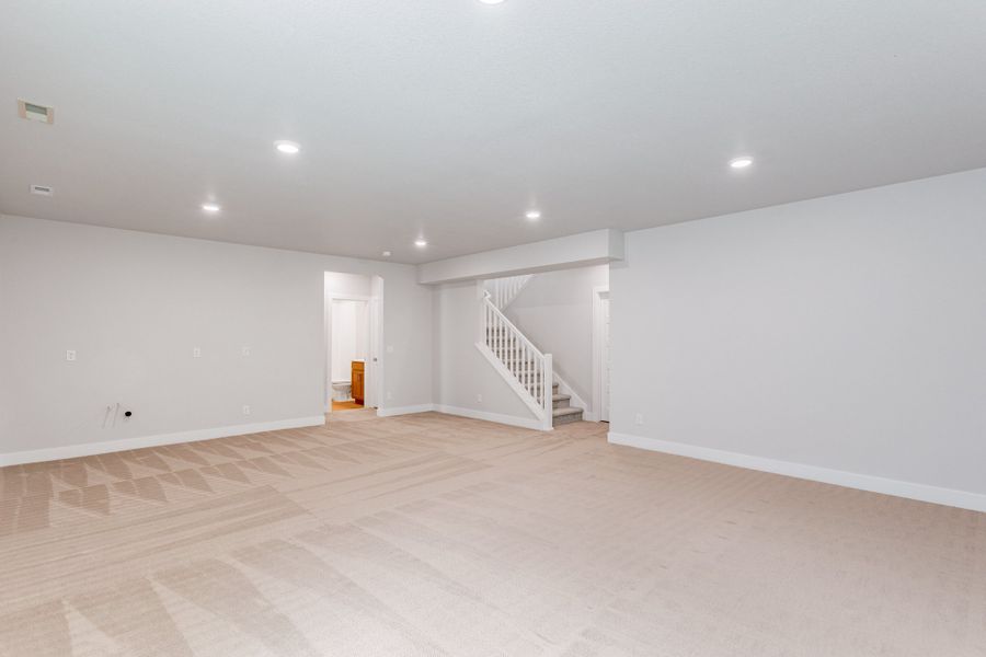 Spacious, unfurnished interior of a new home in The Aurora Highlands, Aurora (Image 28).