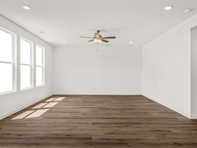 Spacious, unfurnished interior of a new home in Calista Farms, White House (Image 20).