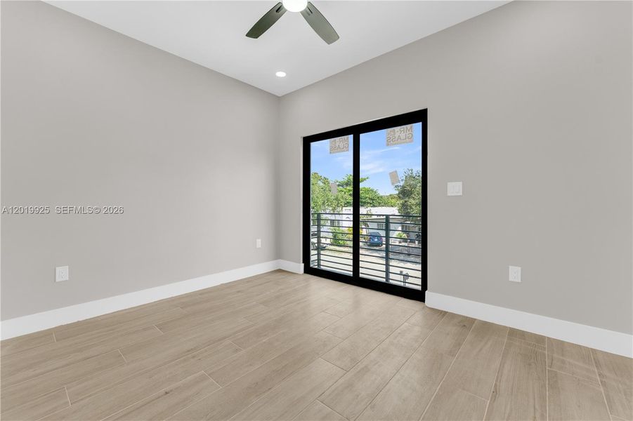 Spacious, unfurnished interior of a new home in , Miami (Image 38).