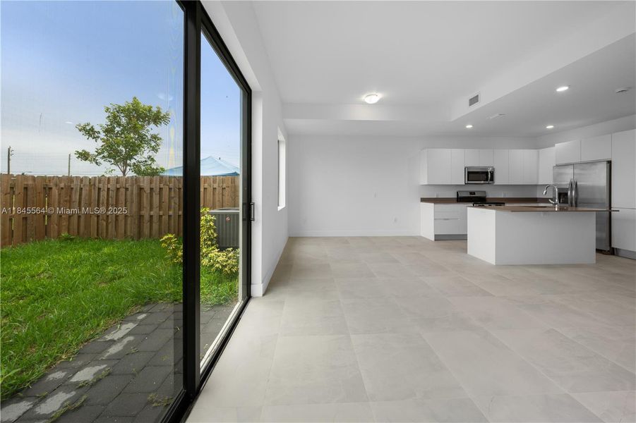 Spacious, unfurnished interior of a new home in , Florida City (Image 27).