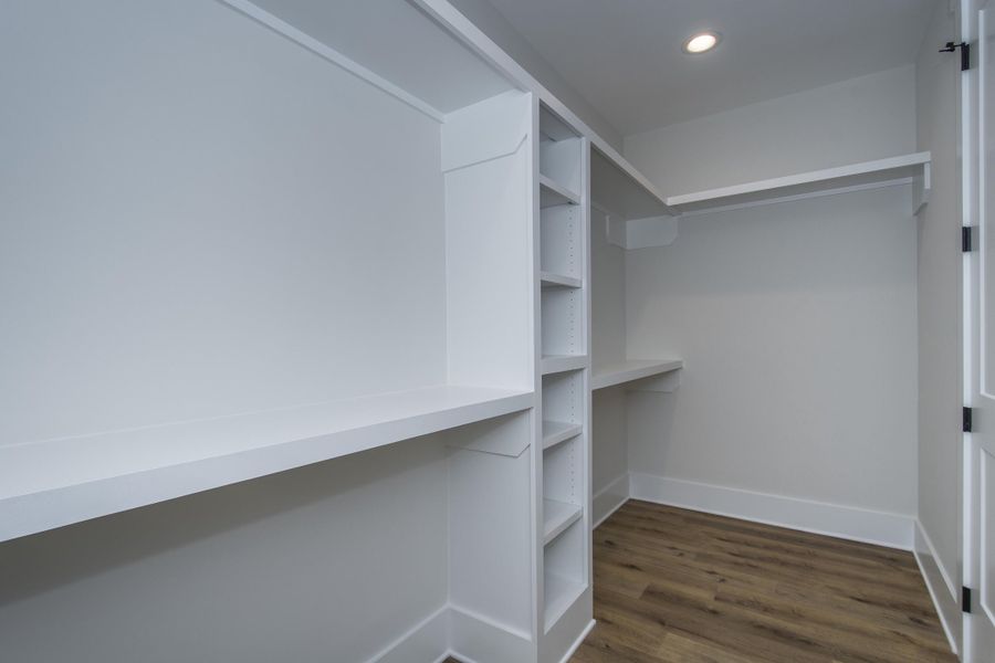 Spacious, unfurnished interior of a new home in , Chapin (Image 51).