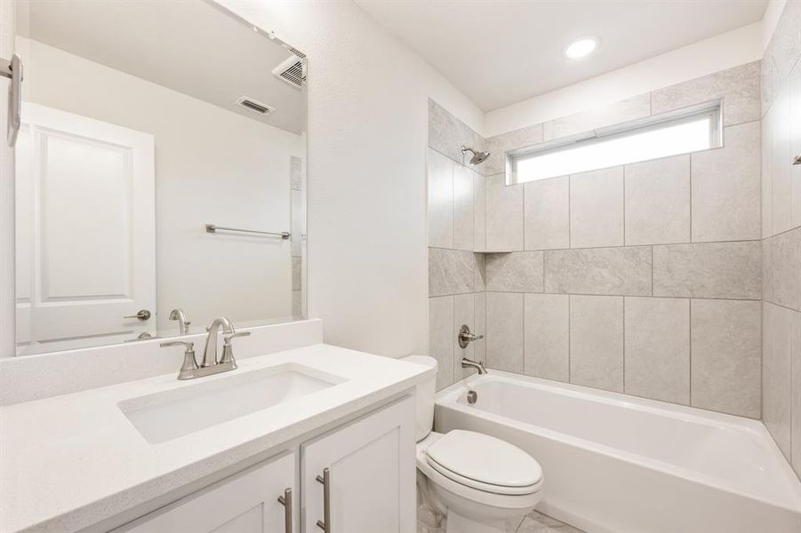 Furnished interior view inside a new home in Terracina, Rockwall (Image 15).