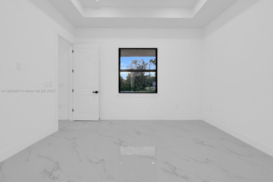 Spacious, unfurnished interior of a new home in , Lehigh Acres (Image 14).