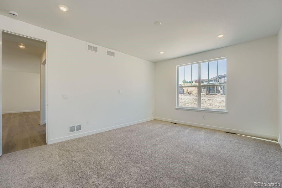 Spacious, unfurnished interior of a new home in Ken-Caryl Ranch: The Monarch Collection, Littleton (Image 7).