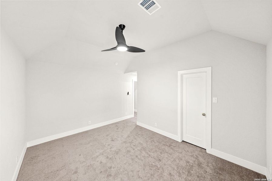 Spacious, unfurnished interior of a new home in Ventana, Bulverde (Image 23).
