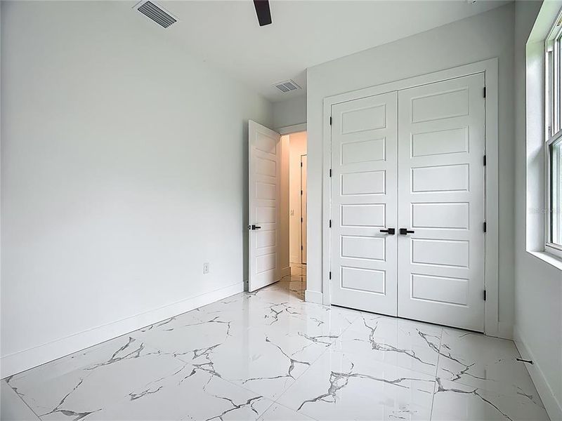 Spacious, unfurnished interior of a new home in , Plant City (Image 40).