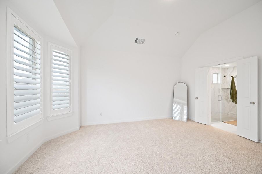 Spacious, unfurnished interior of a new home in Brookewater, Rosenberg (Image 26).