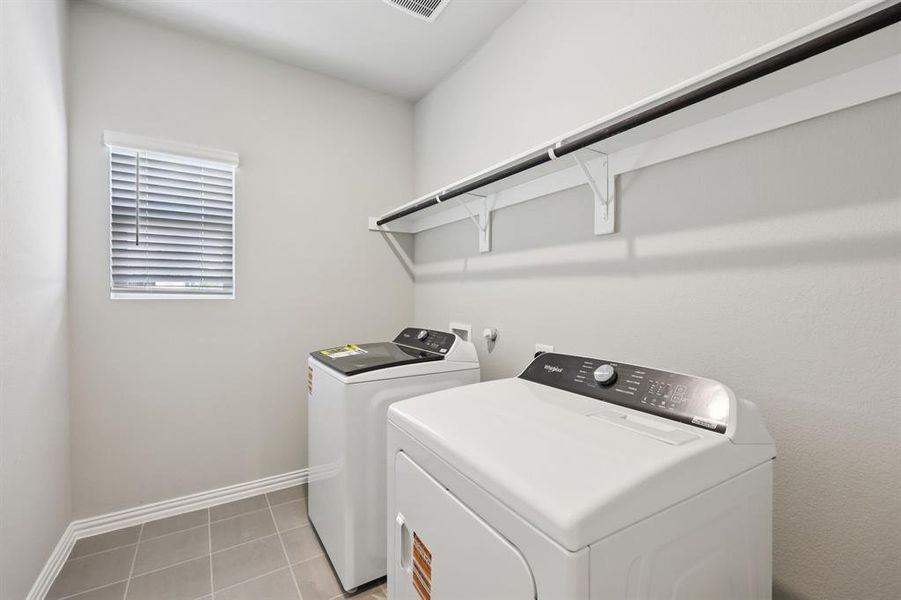 Furnished interior view inside a new home in Westmoor, Sherman (Image 7).
