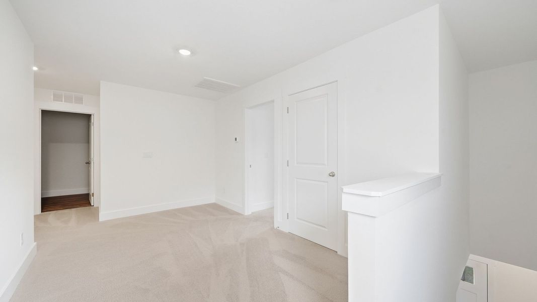 Spacious, unfurnished interior of a new home in Fieldcrest Acres, Blountville (Image 19).