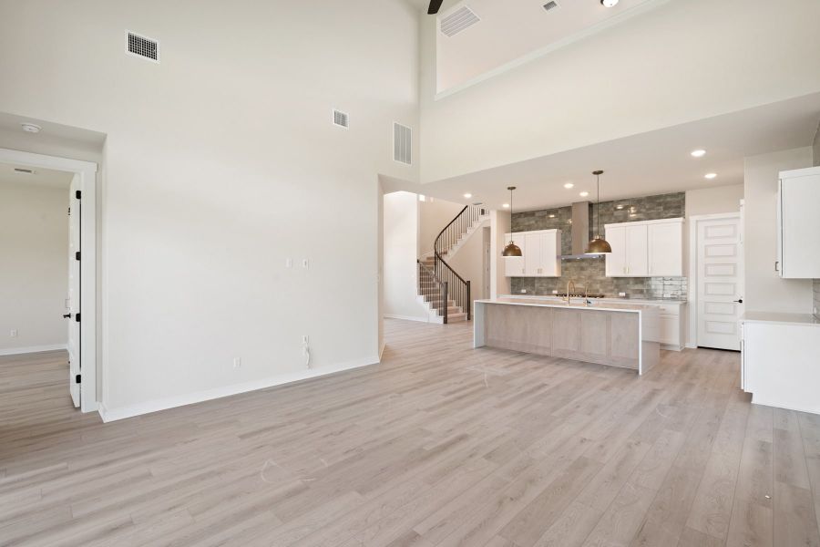 Spacious, unfurnished interior of a new home in Wolf Ranch, Georgetown (Image 33).