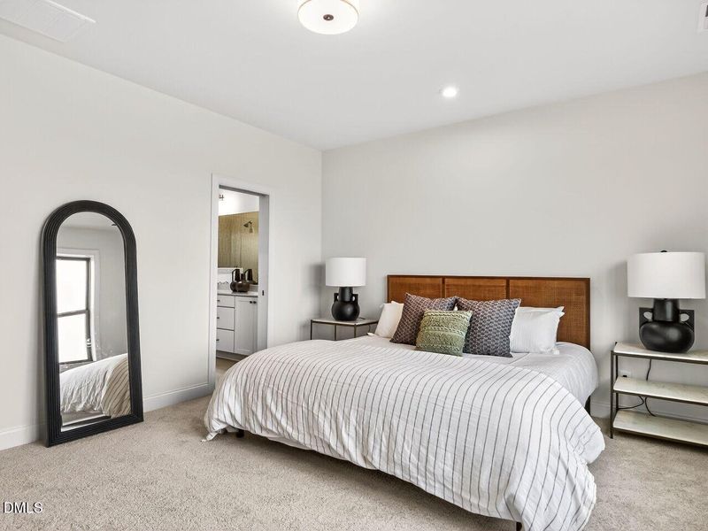 022-1280x960-primary-br