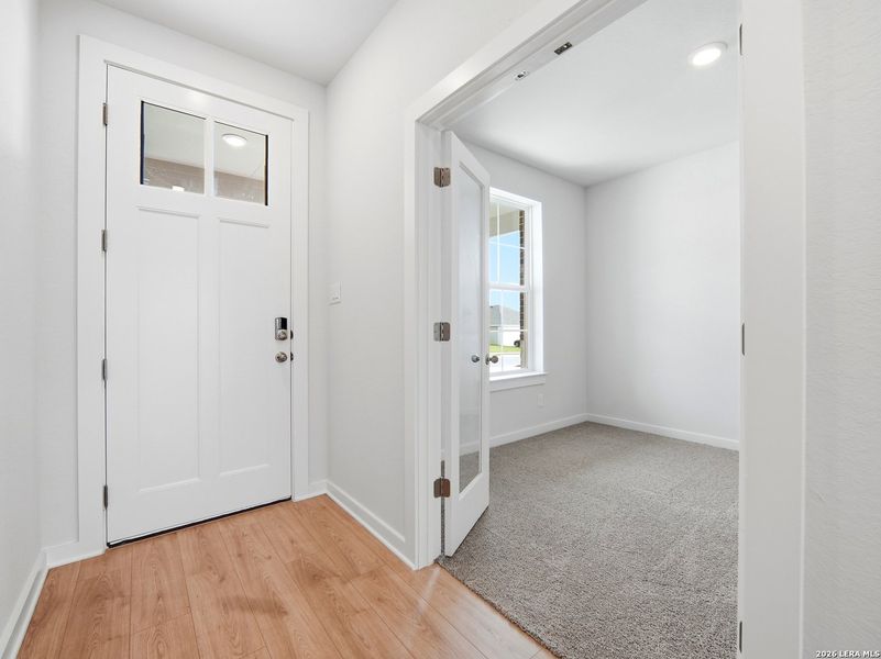 Spacious, unfurnished interior of a new home in Saddle Creek Ranch, Cibolo (Image 13).