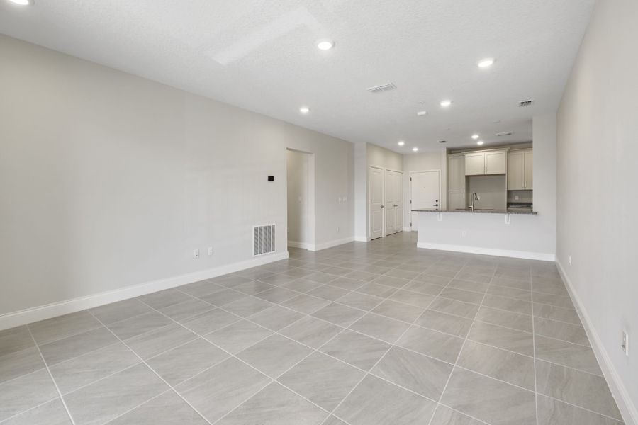 Spacious, unfurnished interior of a new home in Gatherings® of Lake Nona, Orlando (Image 28).