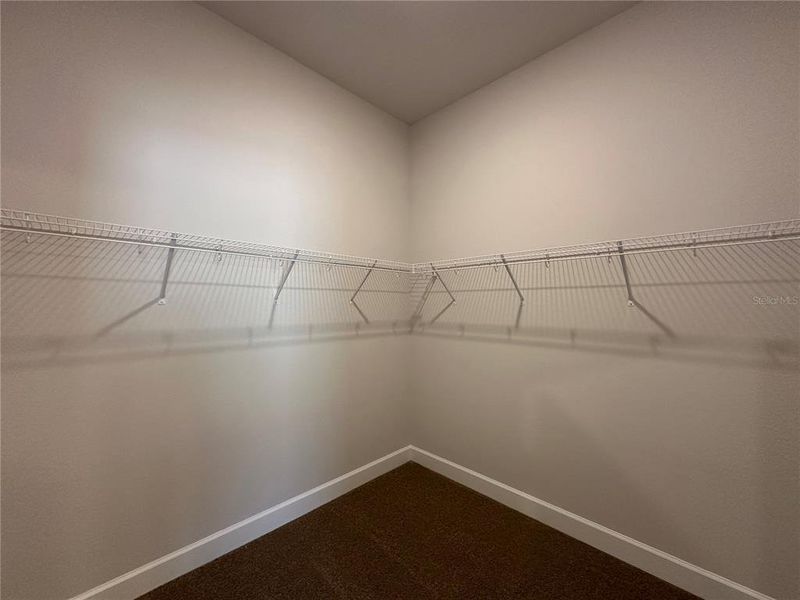 Spacious, unfurnished interior of a new home in , Oxford (Image 14).