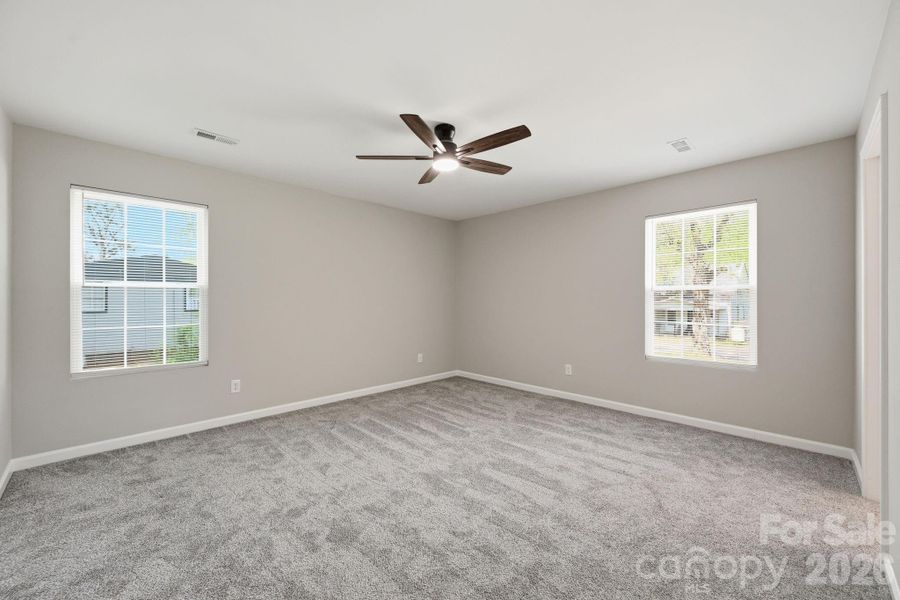 Spacious, unfurnished interior of a new home in , York (Image 26).