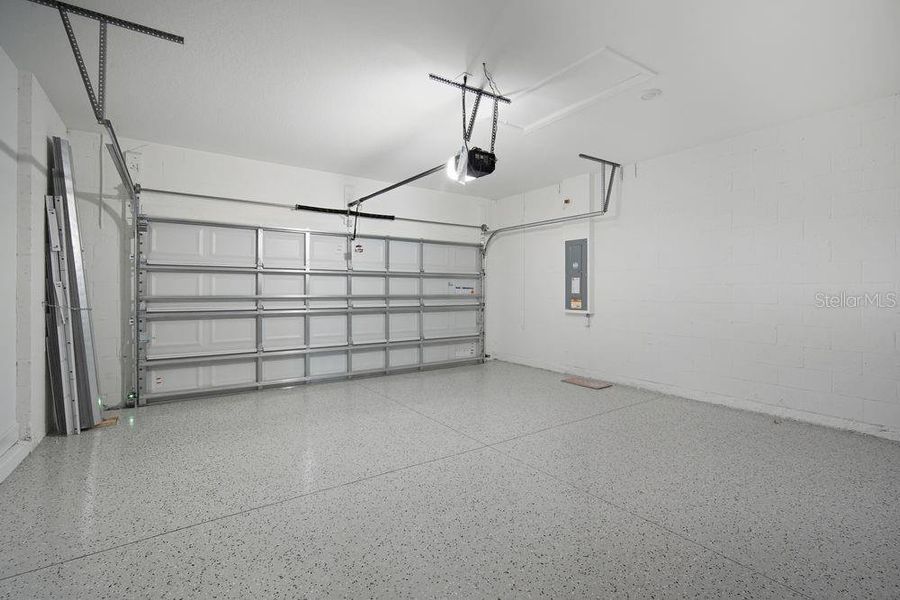 Spacious, unfurnished interior of a new home in Indigo Creek, Apollo Beach (Image 8).